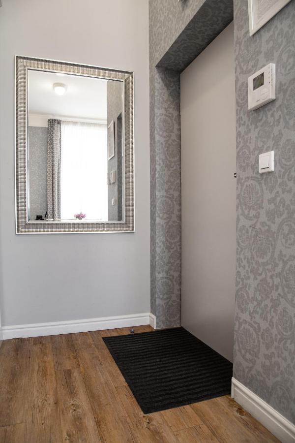 Househost Apartment :Zacisze Street クラクフ エクステリア 写真